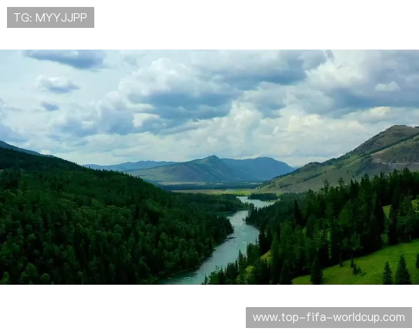 新疆伊犁赛里木湖环湖游玩攻略全景指南及最佳旅行建议